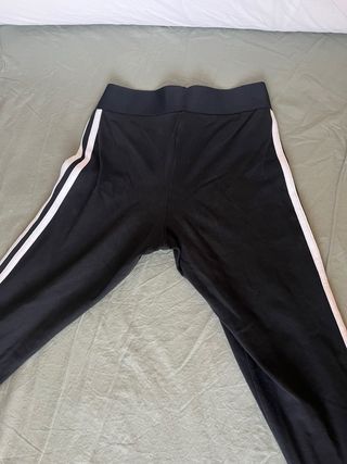 Leggings Adidas negros con rayas blancas