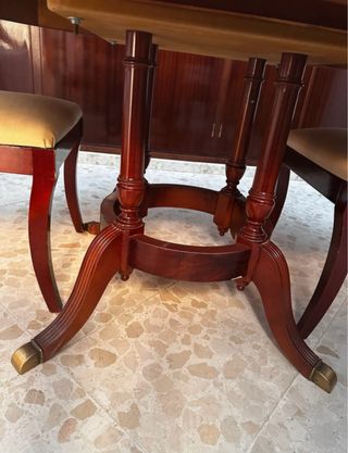 Mesa de comedor y 2 sillas madera