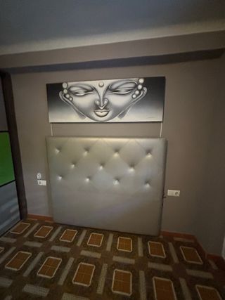 Cabecero de cama y cuadro decorativo
Negociable