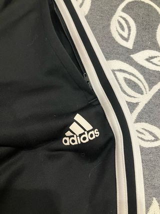 Pantalón Adidas Negro con Rayas Blancas