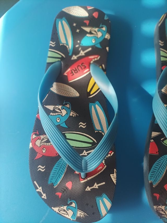 Chanclas talla 40.
Nuevas