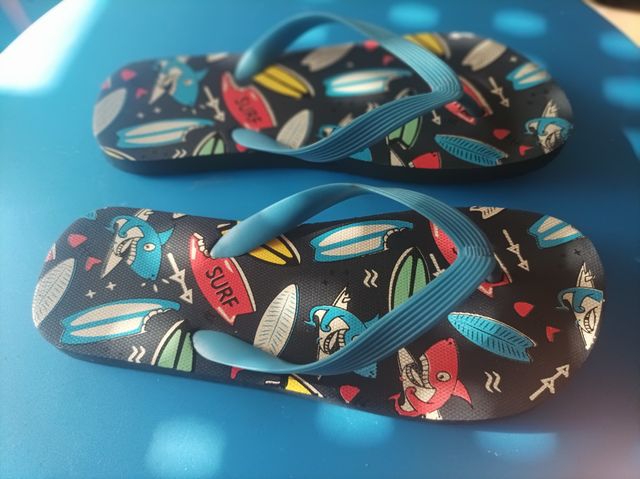 Chanclas talla 40.
Nuevas