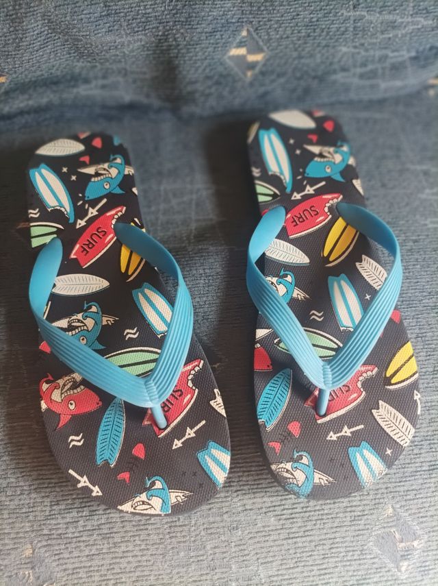 Chanclas talla 40.
Nuevas