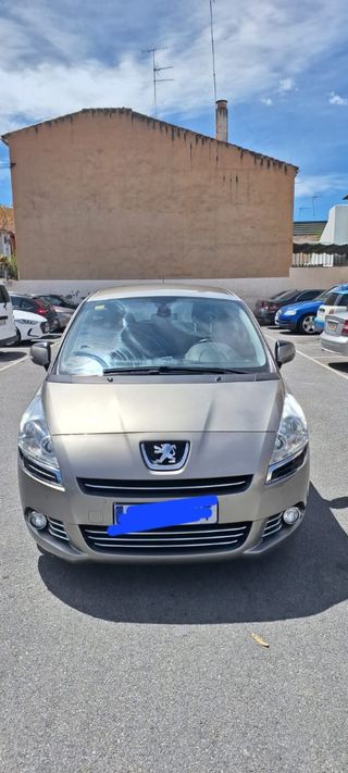 Peugeot 5008 2013
