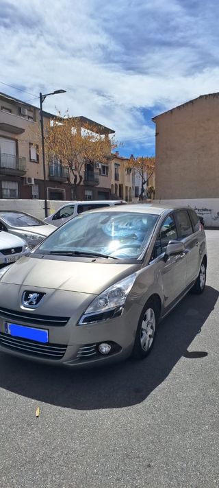 Peugeot 5008 2013
