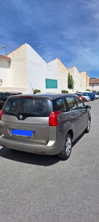 Peugeot 5008 2013