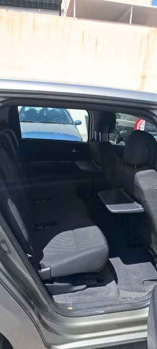 Peugeot 5008 2013