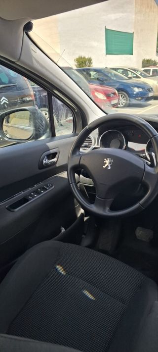Peugeot 5008 2013