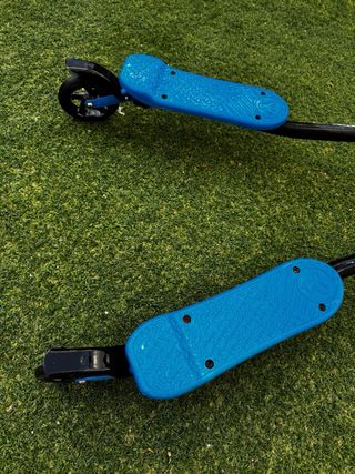 Patinete infantil azul y negro