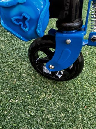 Patinete infantil azul y negro