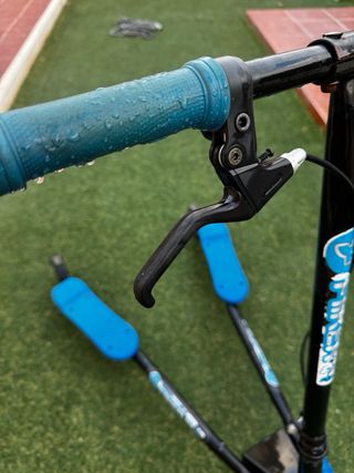 Patinete infantil azul y negro