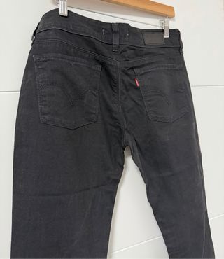 Pantalón Levi's 577 negro hombre.
