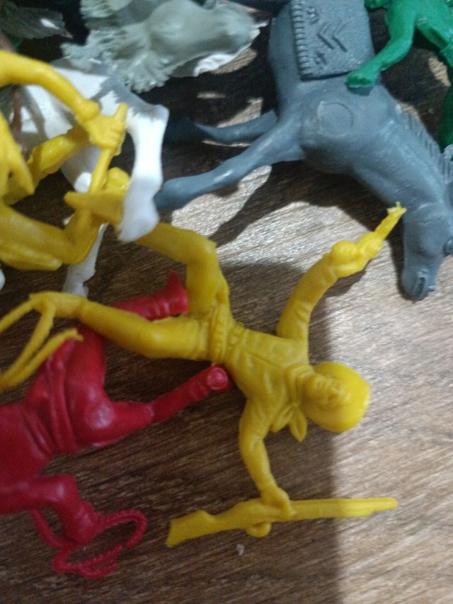 Lote de indios, vaqueros y caballos - años 70 y 80