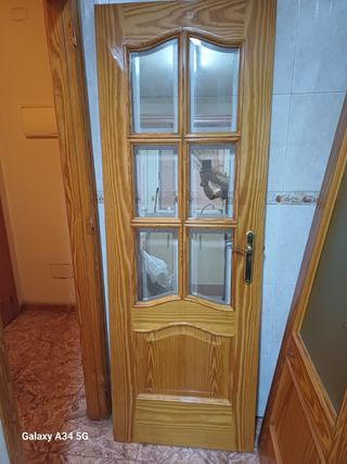 Puerta de madera con cristales
NO BAJO PRECIO 