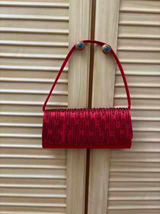 Bolso de fiesta rojo con pedrería