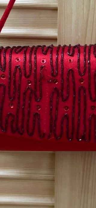 Bolso de fiesta rojo con pedrería