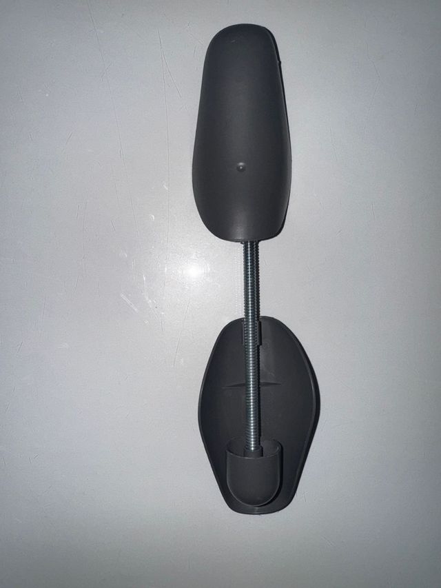 Hormas para zapatos de metal grises