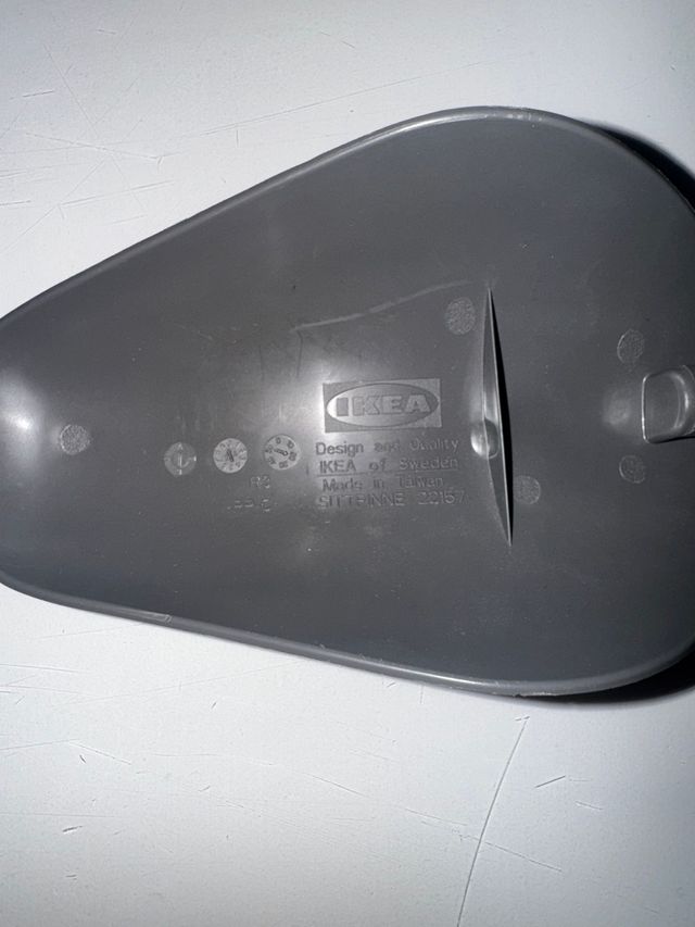 Hormas para zapatos de metal grises