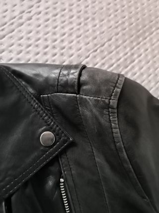 Cazadora cuero Stradivarius negra