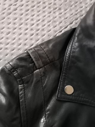 Cazadora cuero Stradivarius negra