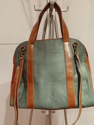 Bolso marrón y verde