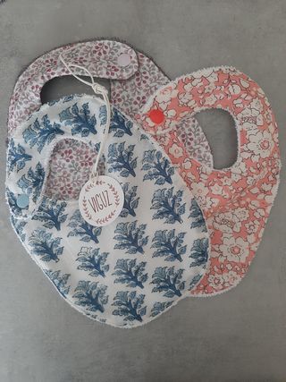 Babero bebé 0-3 meses estampado floral