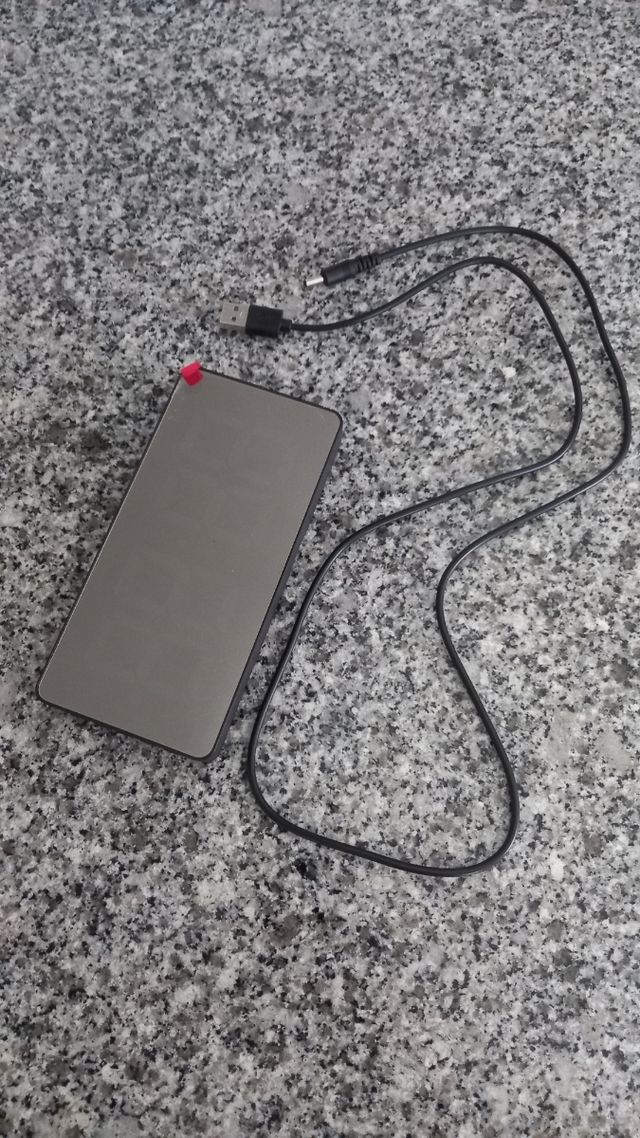 Reloj despertador moderno casa u dormitorio