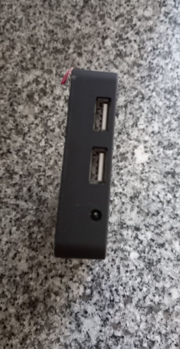 Reloj despertador moderno casa u dormitorio