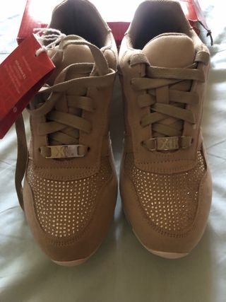 Zapatillas Xti Beige con Pedrería y Dorado