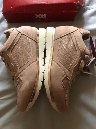 Zapatillas Xti Beige con Pedrería y Dorado