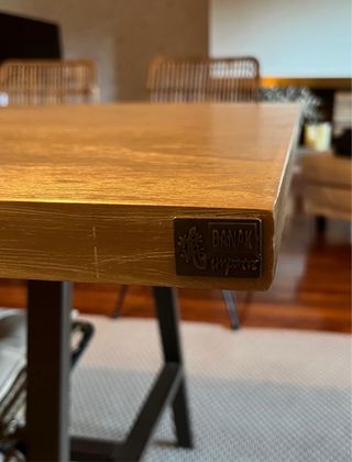 Mesa de comedor marca Banak Importa