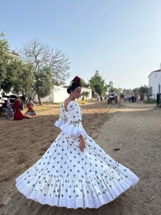 Traje de gitana blanco y verde