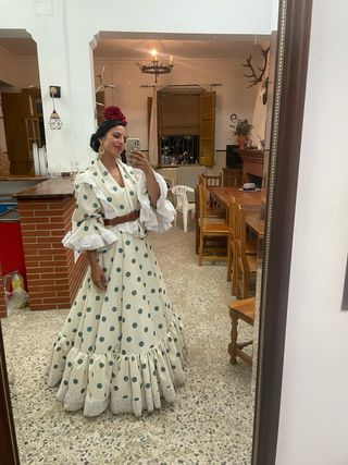 Traje de gitana blanco y verde
