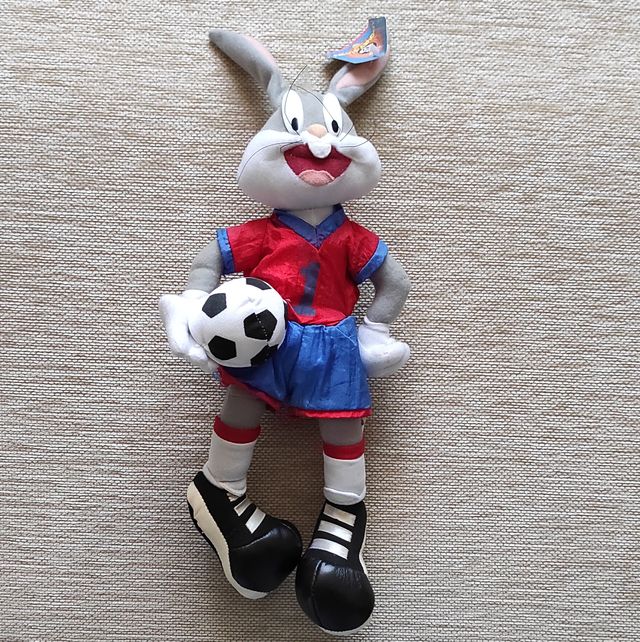 PELUCHE BUGS BUNNY FUTBOLISTA LOONEY TUNES