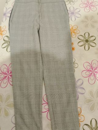 Pantalones de cuadros grises y negros