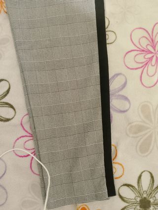 Pantalones de cuadros grises y negros