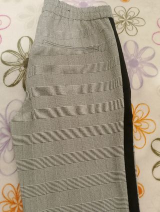 Pantalones de cuadros grises y negros