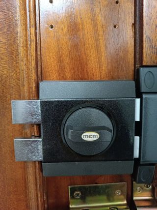 Cerradura Yale para puerta