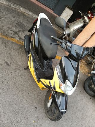 Yamaha Jog RR Negra y Amarilla