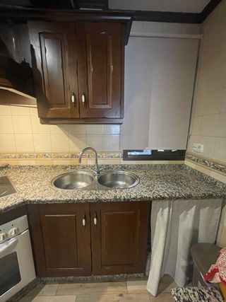 Cocina rústica marrón oscura