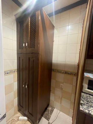 Cocina rústica marrón oscura