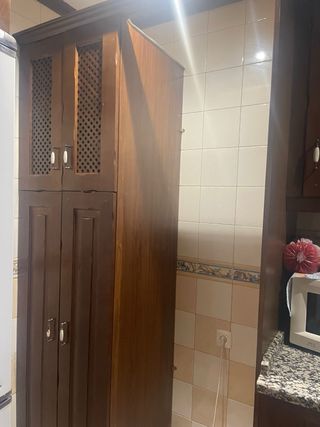 Cocina rústica marrón oscura