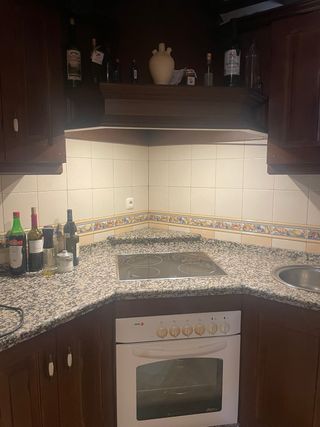 Cocina rústica marrón oscura