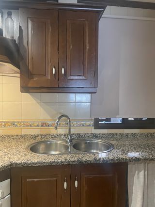 Cocina rústica marrón oscura