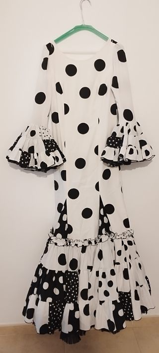 Traje Flamenca Lunares Blanco y Negro