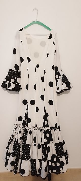 Traje Flamenca Lunares Blanco y Negro