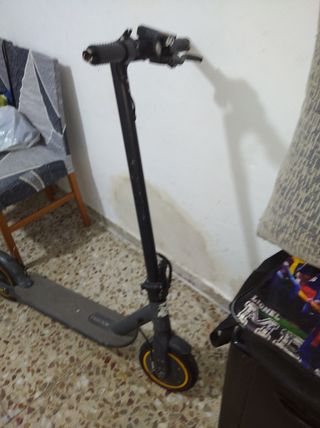 Patín eléctrico negro