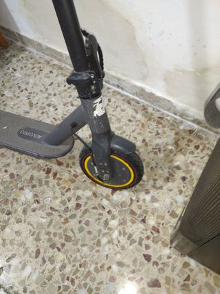 Patín eléctrico negro