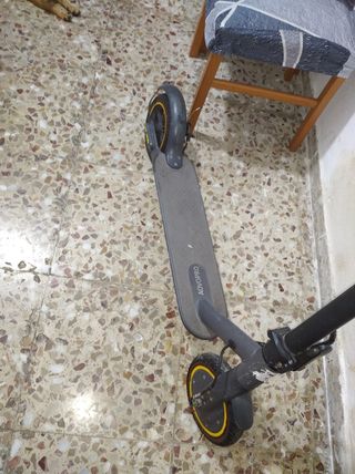 Patín eléctrico negro