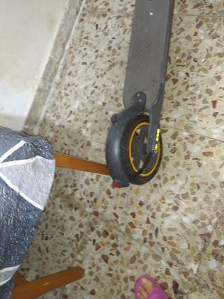 Patín eléctrico negro